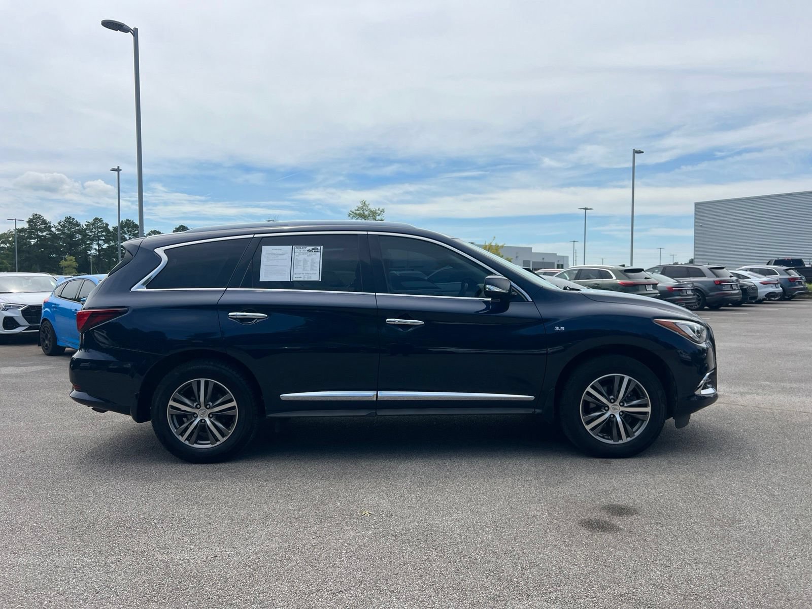 Used 2020 INFINITI QX60 Luxe w/ Essential Package FWD image 4