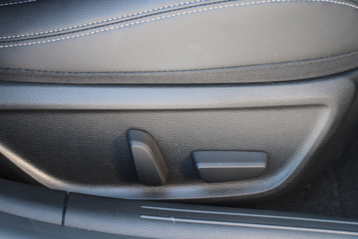 Used 2022 Genesis G70 2.0T RWD image 18