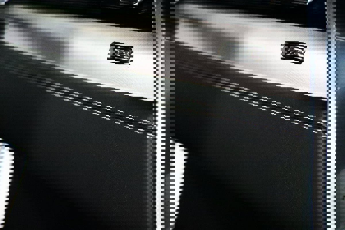 Used 2021 Jaguar XF R-Dynamic SE image 62