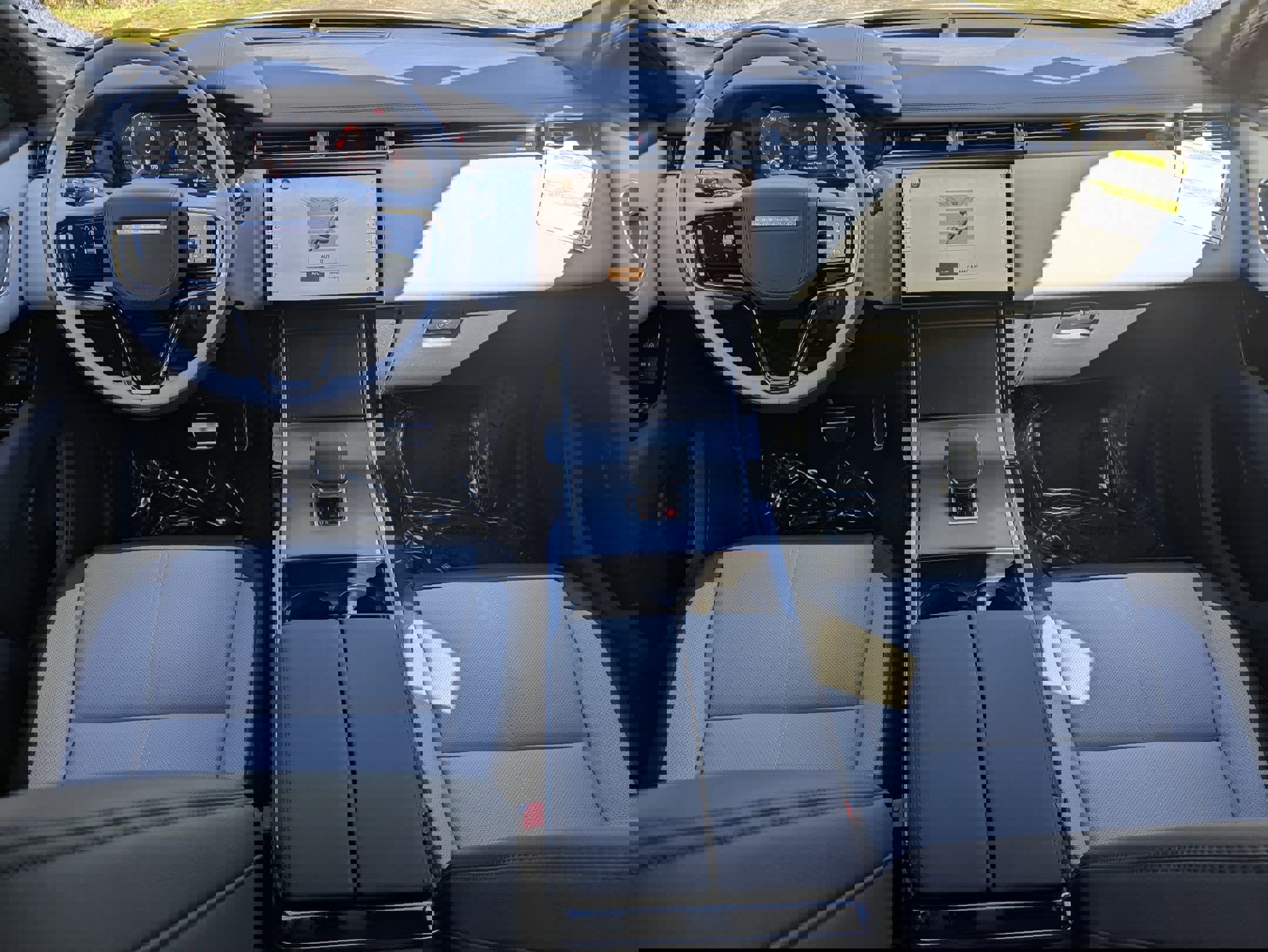 New 2026 Land Rover Range Rover Velar Dynamic SE AWD/4WD image 24