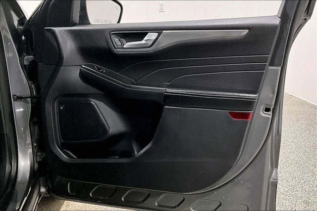 Used 2021 Ford Escape Titanium image 30