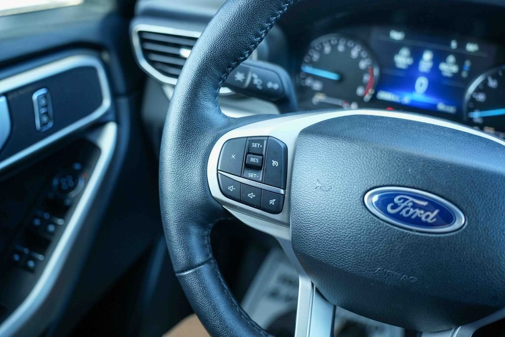 Used 2023 Ford Explorer XLT w/ Equipment Group 202A AWD/4WD image 32