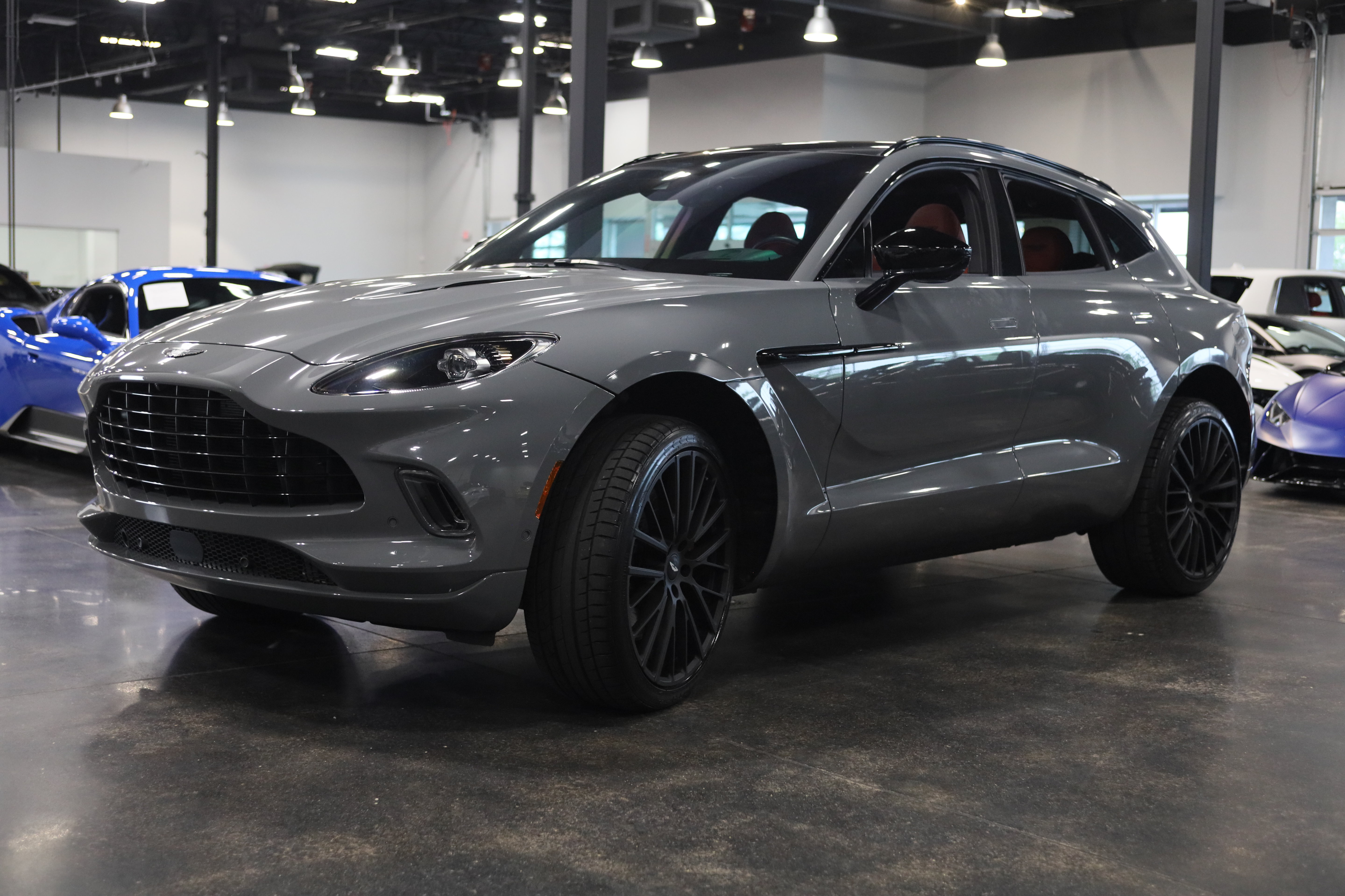 Used 2022 Aston Martin DBX AWD/4WD image 3