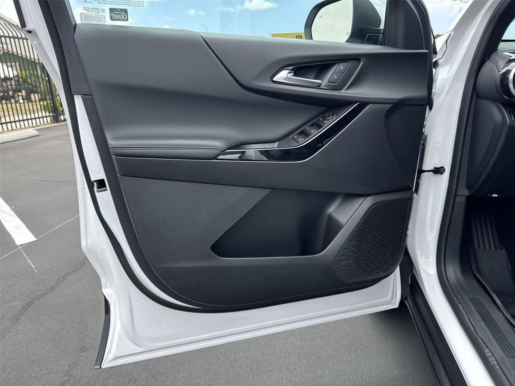 New 2026 Chevrolet Equinox LT w/ Safety and Technology Package FWD image 21