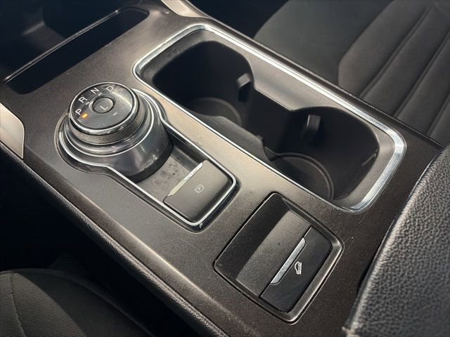 Used 2017 Ford Fusion SE w/ Fusion SE Technology Package image 18