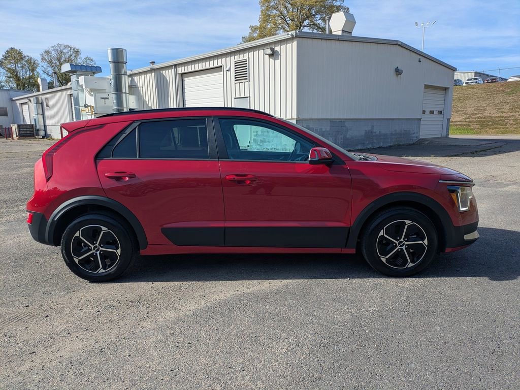 Used 2025 Kia Niro EX image 3