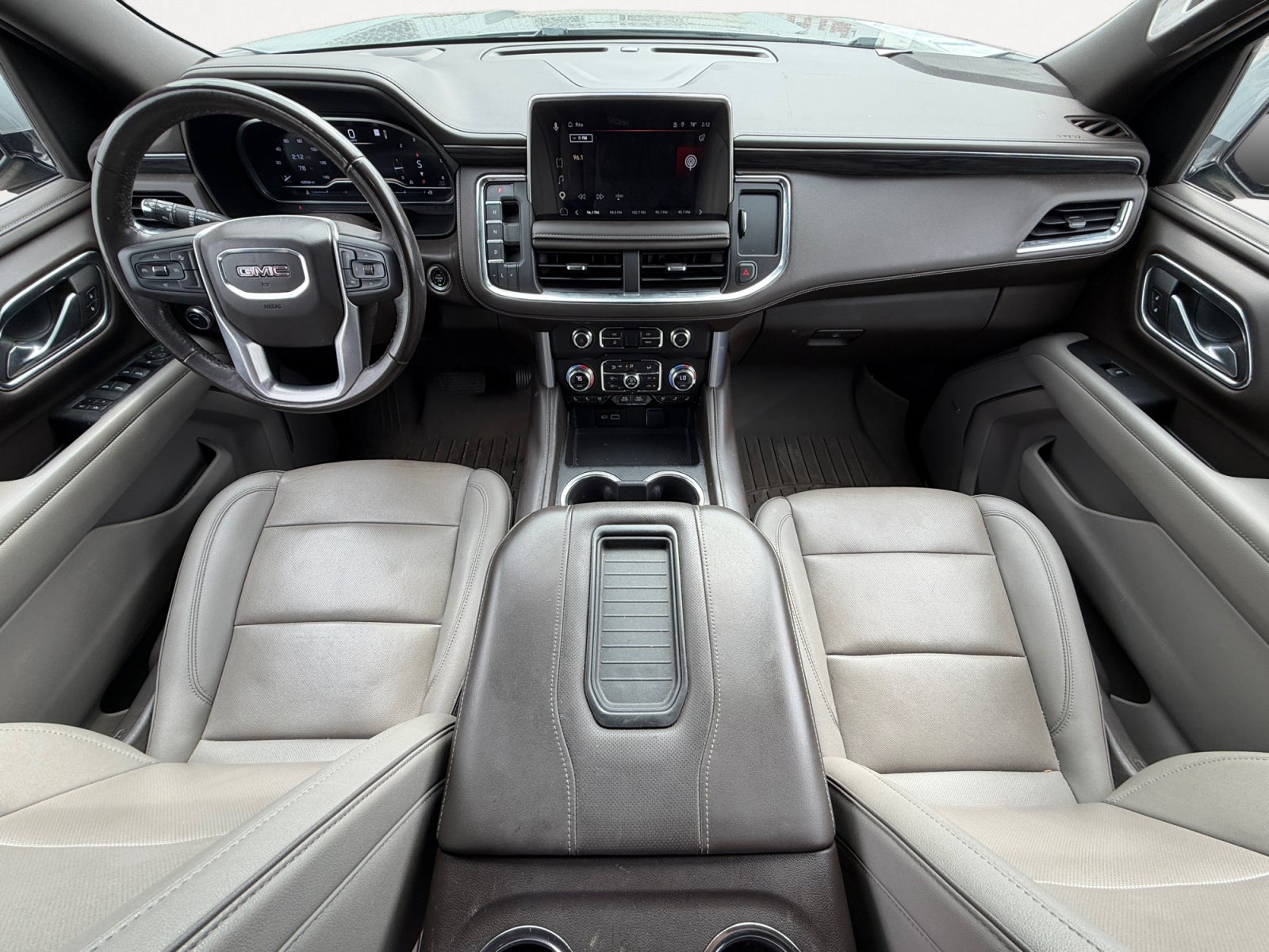 Used 2023 GMC Yukon SLT RWD image 2