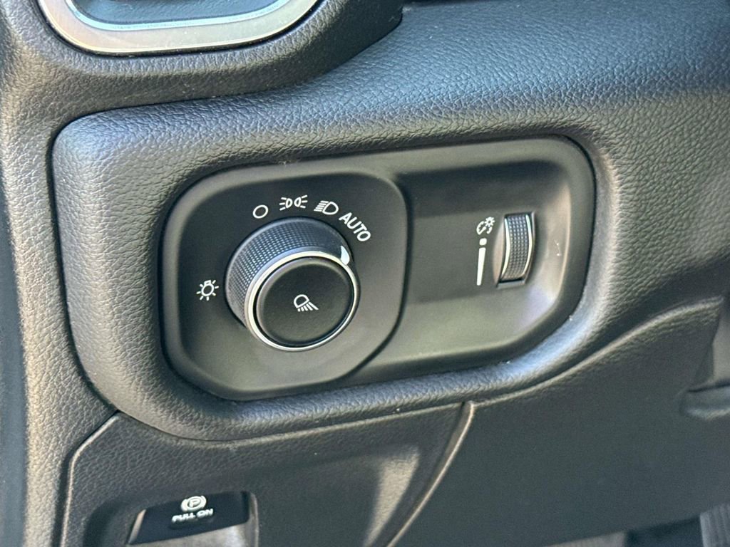 Used 2024 RAM 1500 Laramie image 27