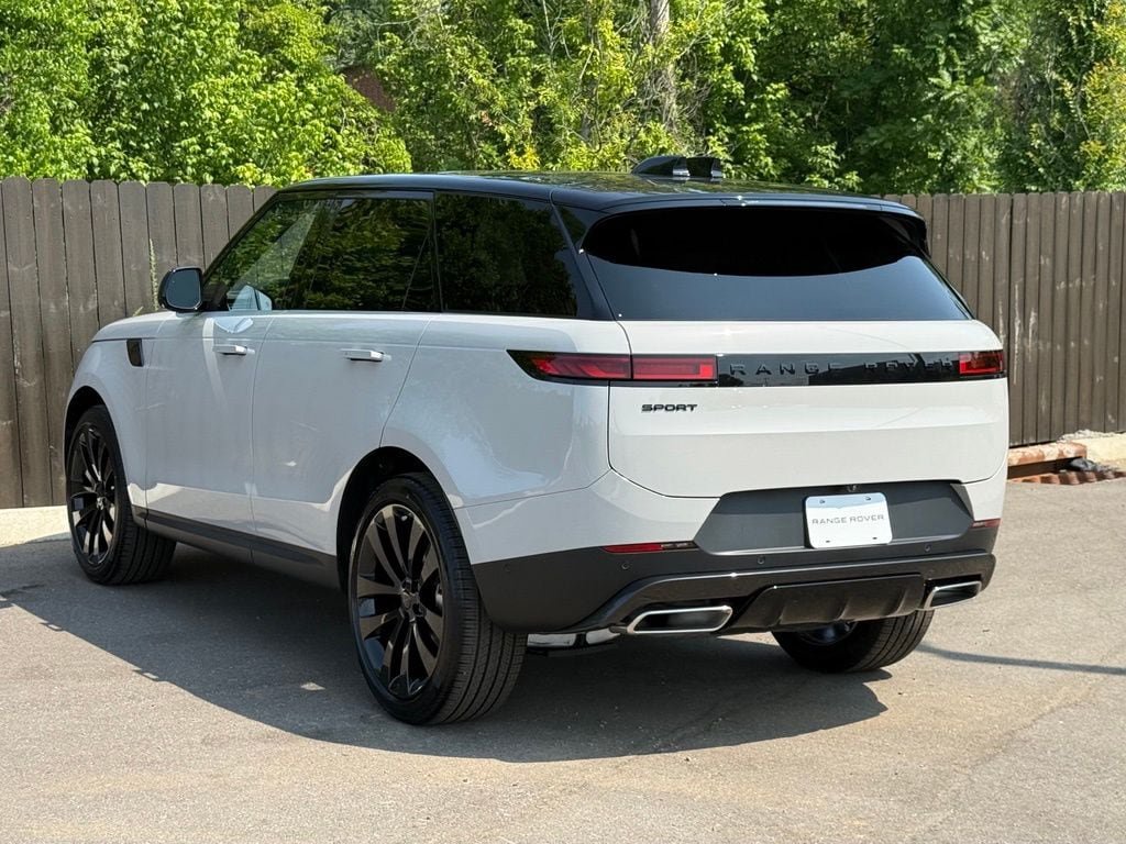 New 2026 Land Rover Range Rover Sport SE AWD/4WD image 3