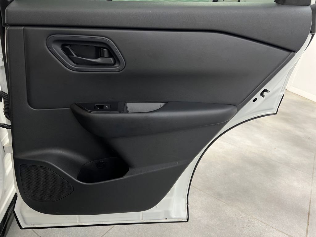 Used 2024 Nissan Rogue S FWD image 19