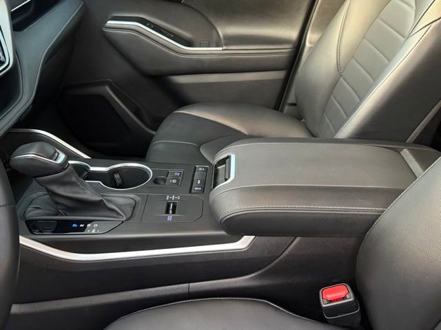 Used 2021 Toyota Highlander XLE FWD image 22