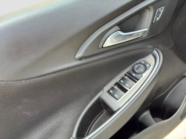 Used 2018 Chevrolet Malibu LT w/ Driver Confidence Package FWD image 17
