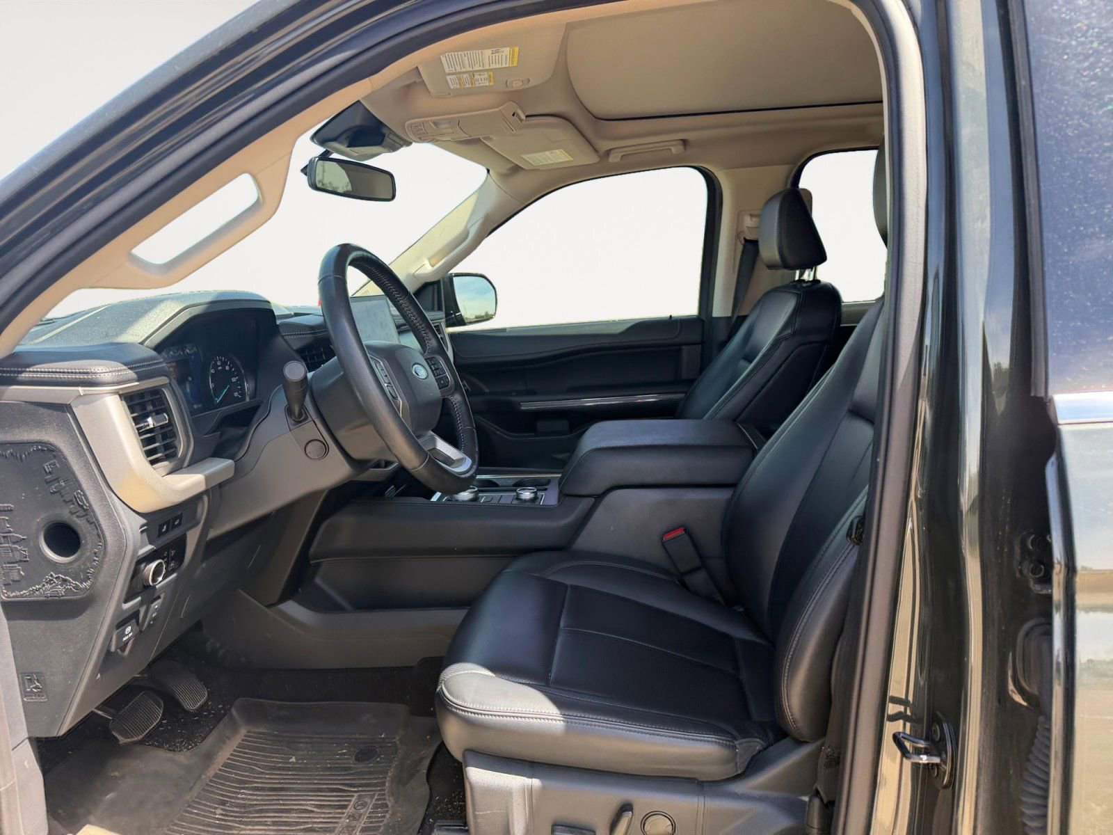 Used 2023 Ford Expedition XLT image 9