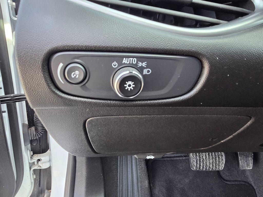 Used 2025 Chevrolet Malibu LS image 13