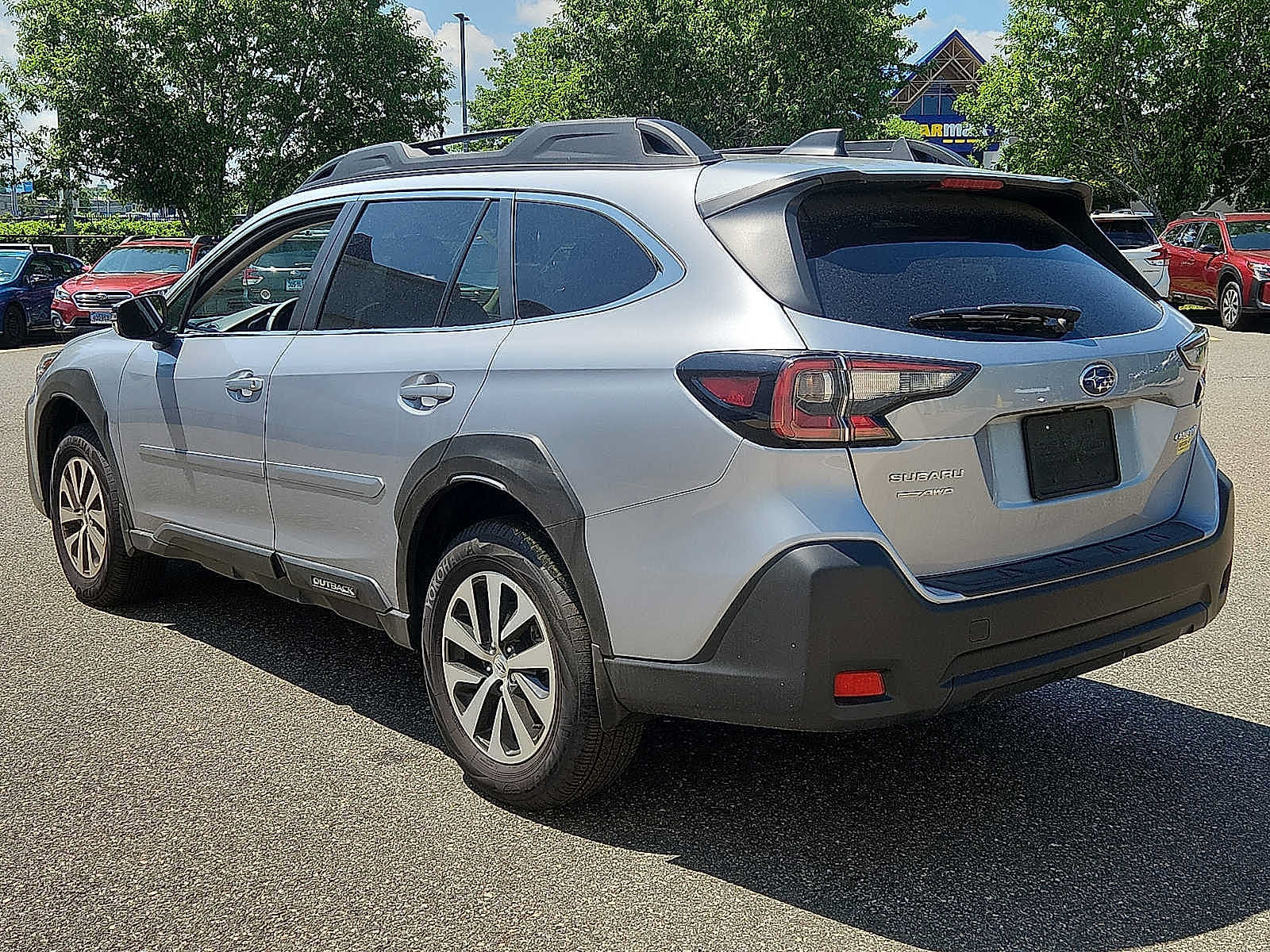 Used 2025 Subaru Outback Premium AWD/4WD image 4