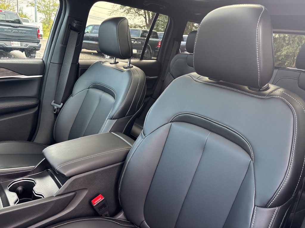 New 2027 Jeep Grand Cherokee Limited AWD/4WD image 18