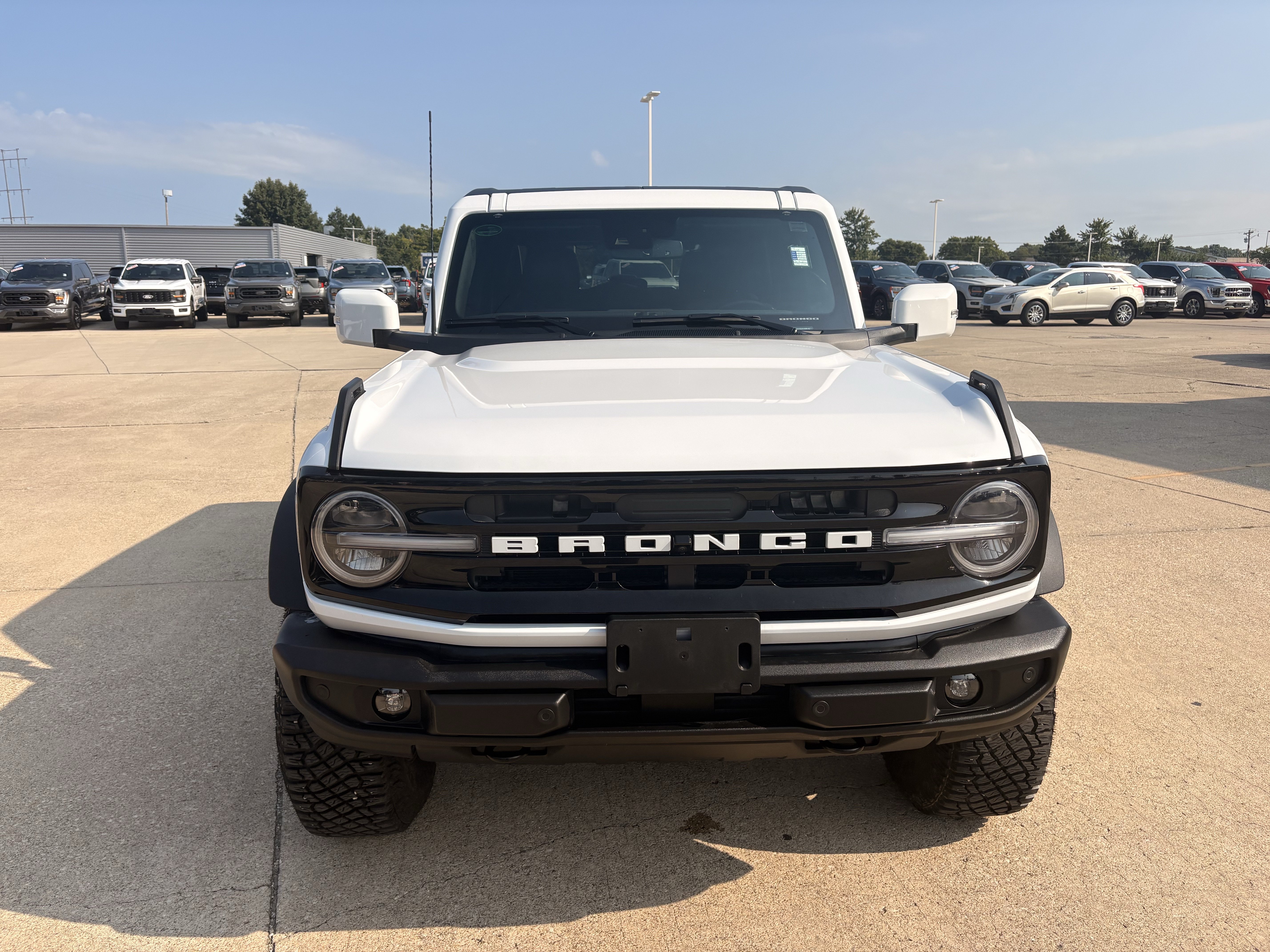 Used 2024 Ford Bronco Outer Banks w/ Sasquatch Package AWD/4WD image 2