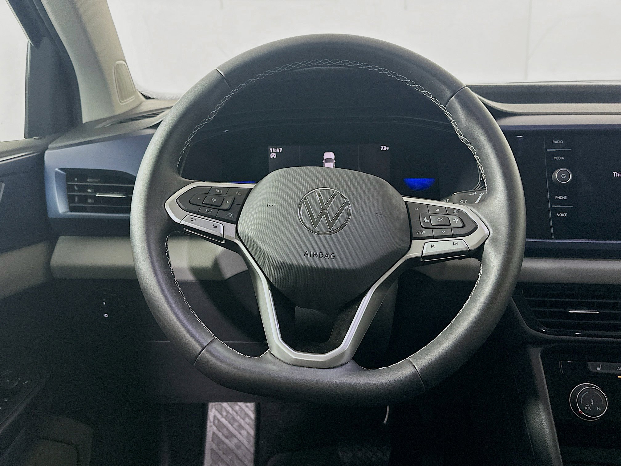 Used 2023 Volkswagen Taos SE w/ Panoramic Sunroof Package FWD image 18