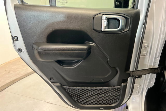 Used 2024 Jeep Wrangler Unlimited Rubicon w/ Technology Group image 18