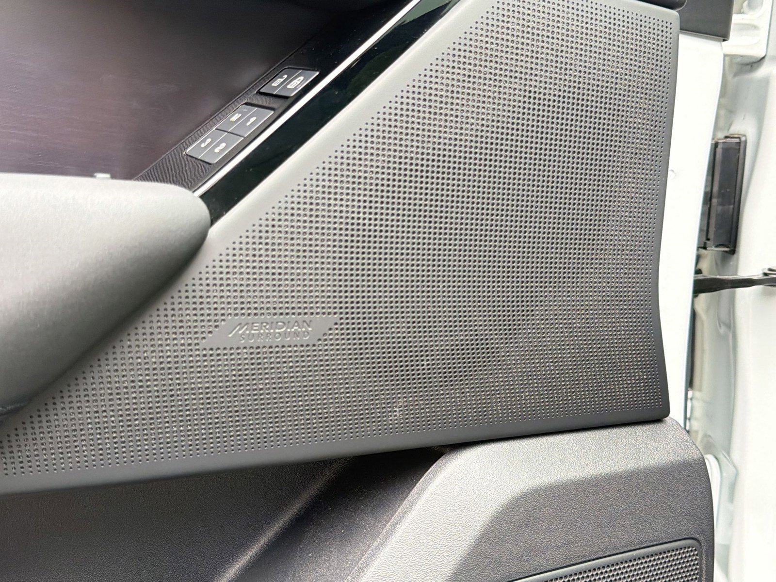 Used 2026 Land Rover Range Rover Velar Dynamic SE AWD/4WD image 23