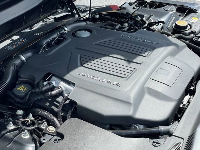 Used 2021 Jaguar F-TYPE R AWD/4WD image 12
