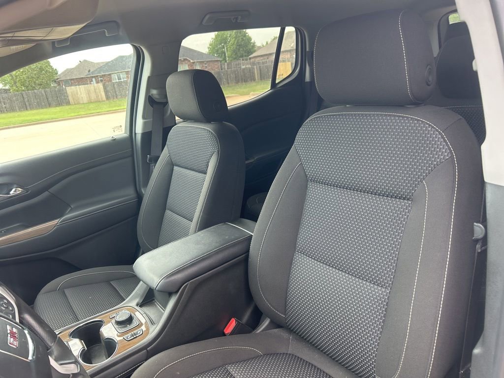 Used 2023 GMC Acadia SLE w/ Driver Convenience Package FWD image 5