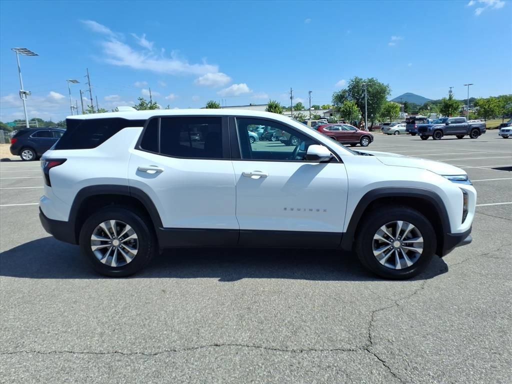 Used 2026 Chevrolet Equinox LT FWD image 3