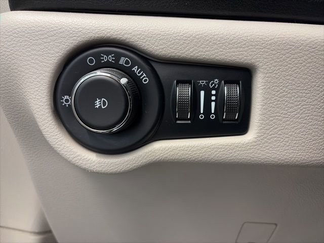 Certified 2022 Chrysler Pacifica Touring-L image 15