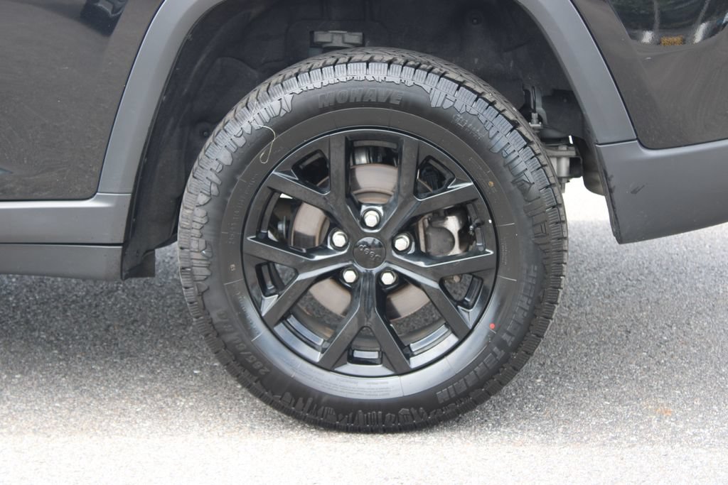 Used 2024 Jeep Grand Cherokee Altitude AWD/4WD image 17