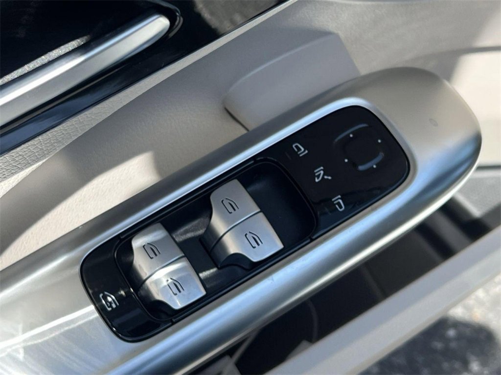 Used 2025 Mercedes-Benz C 300 4MATIC Sedan image 13