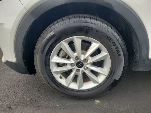 Used 2020 Kia Sorento LX image 17