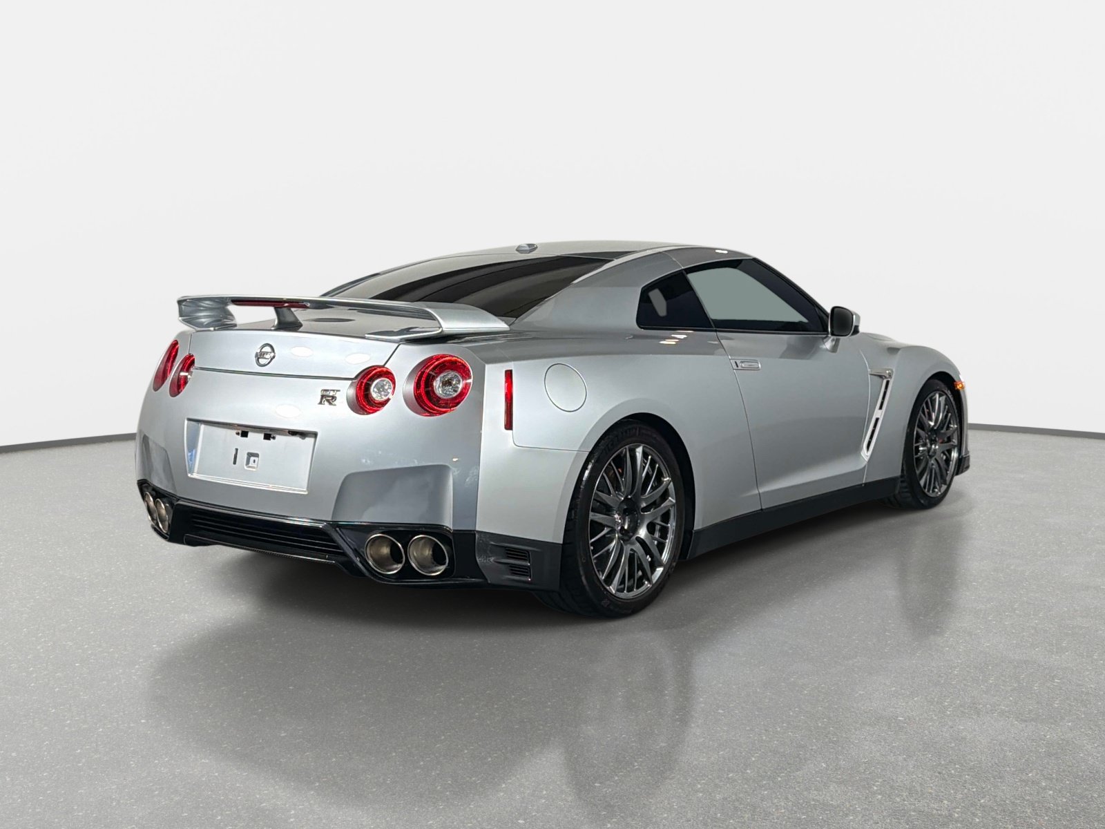 Used 2016 Nissan GT-R Premium AWD/4WD image 3