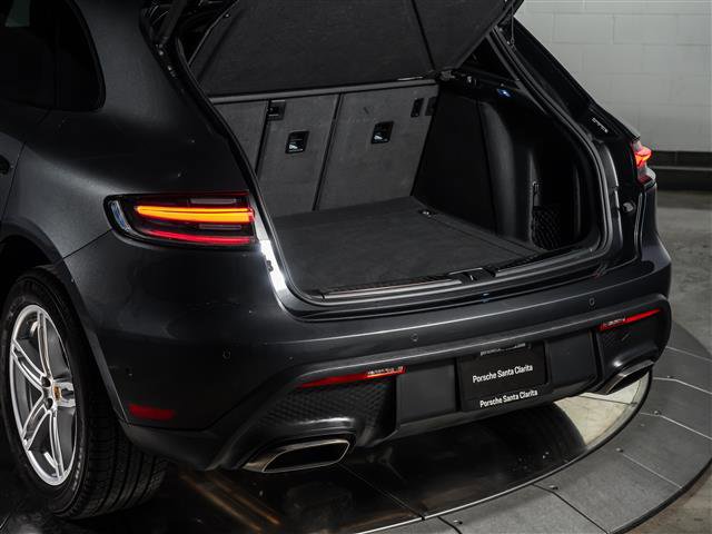 Used 2025 Porsche Macan image 31