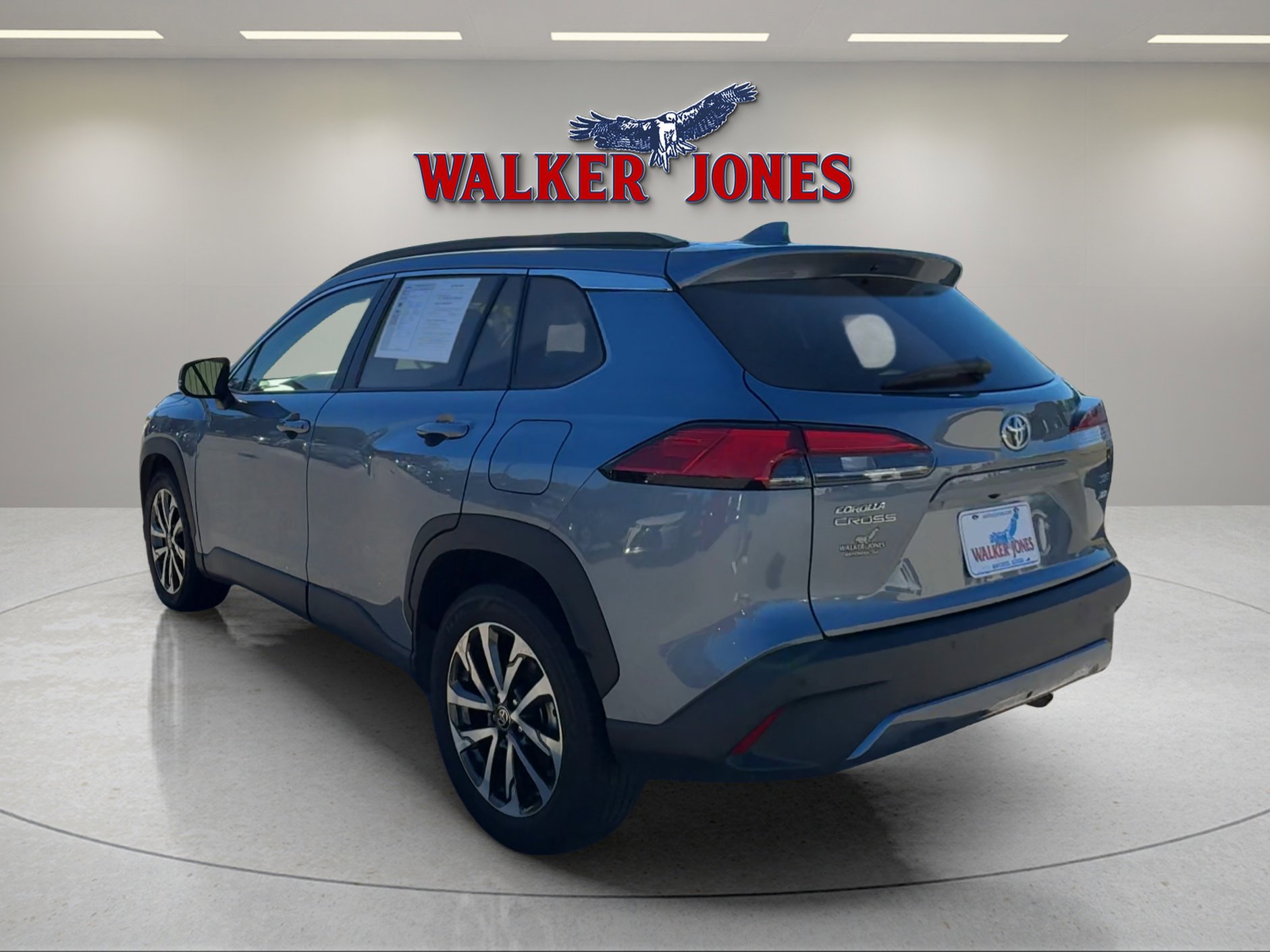 Used 2024 Toyota Corolla Cross XLE image 5