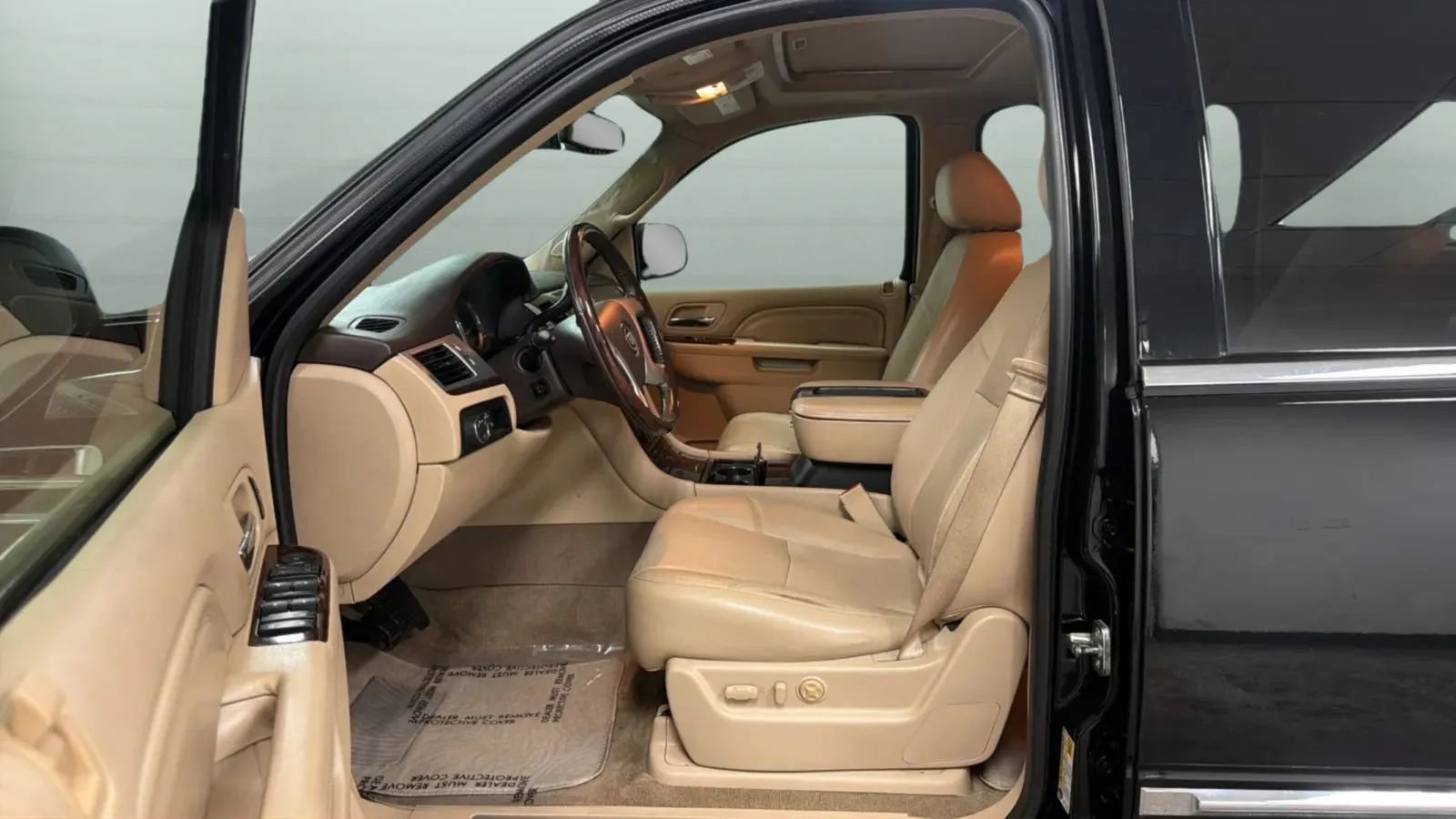 Used 2013 Cadillac Escalade ESV Luxury AWD/4WD image 20