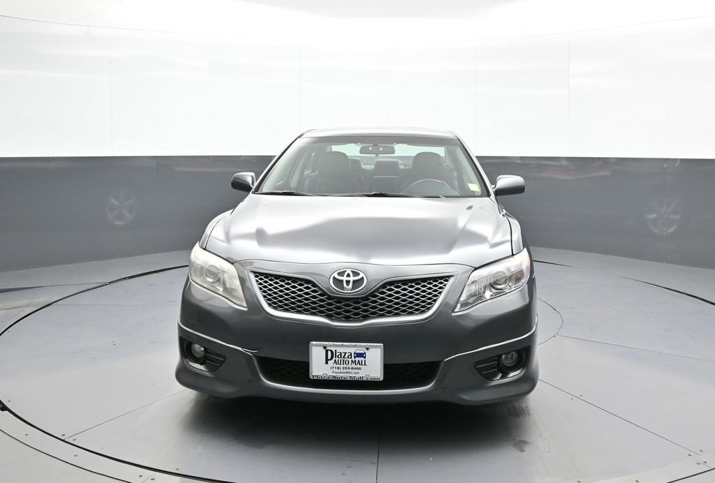Used 2011 Toyota Camry SE image 2