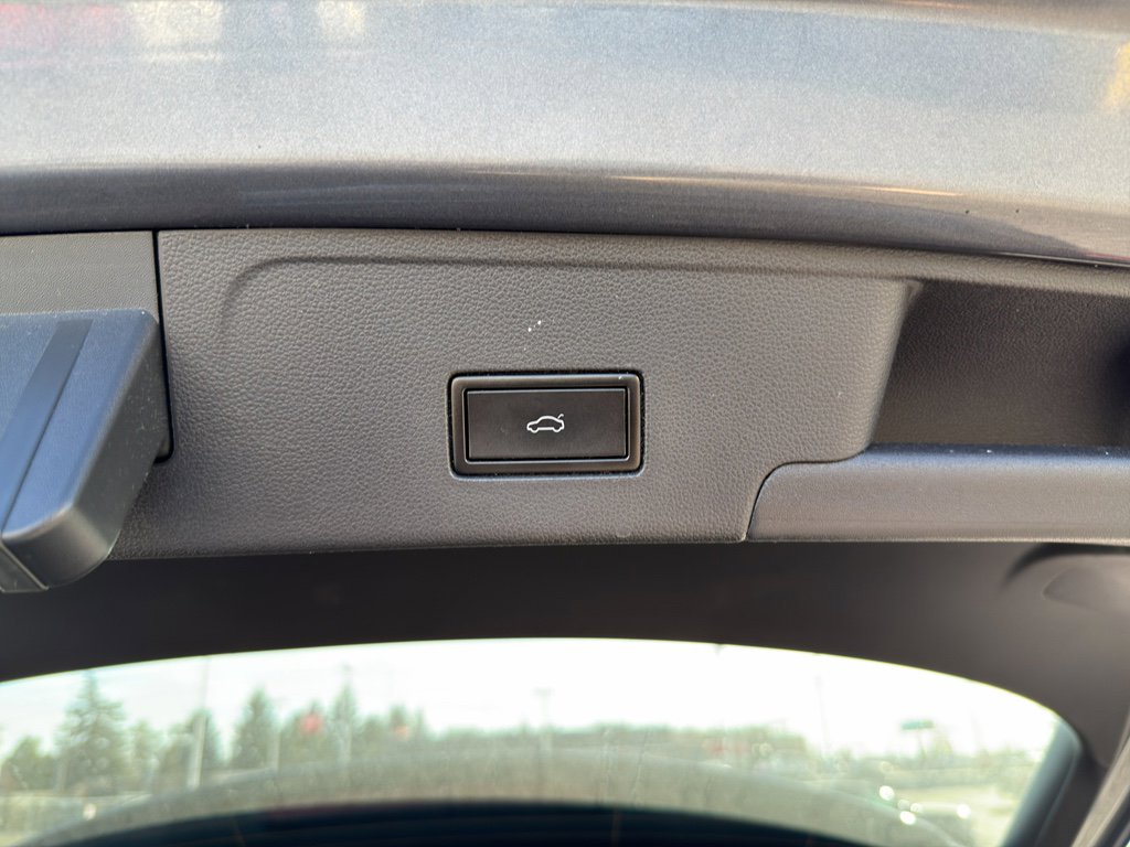 Used 2020 Volkswagen Atlas Cross Sport SEL image 22