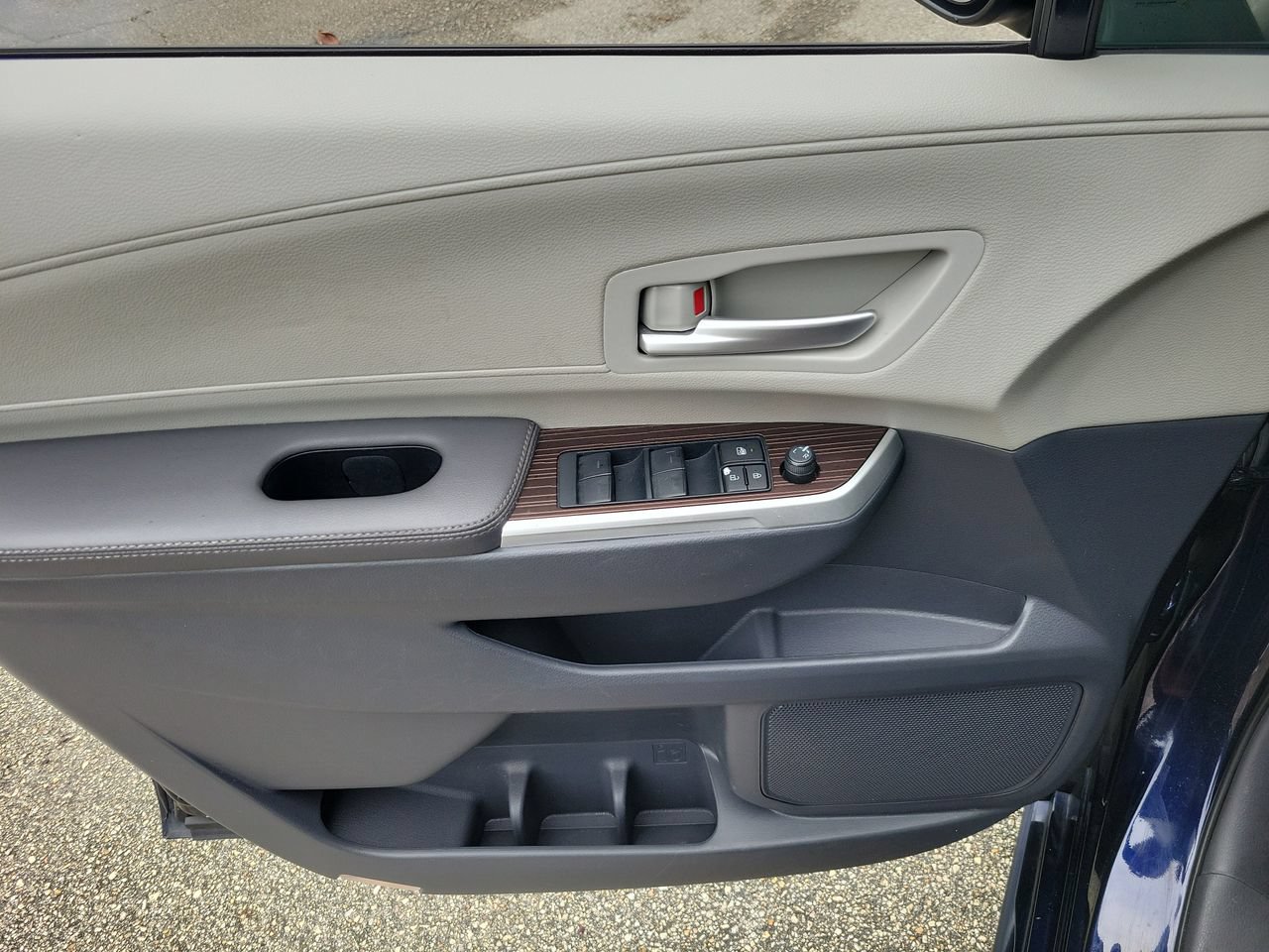 Used 2023 Toyota Sienna XLE FWD image 14
