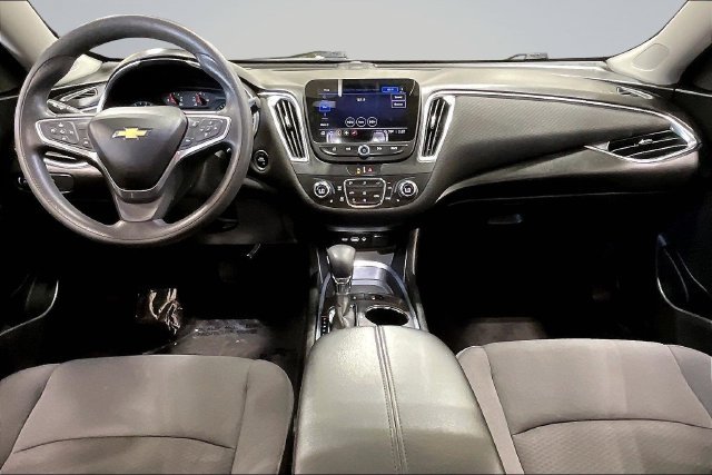 Used 2021 Chevrolet Malibu LT FWD image 16
