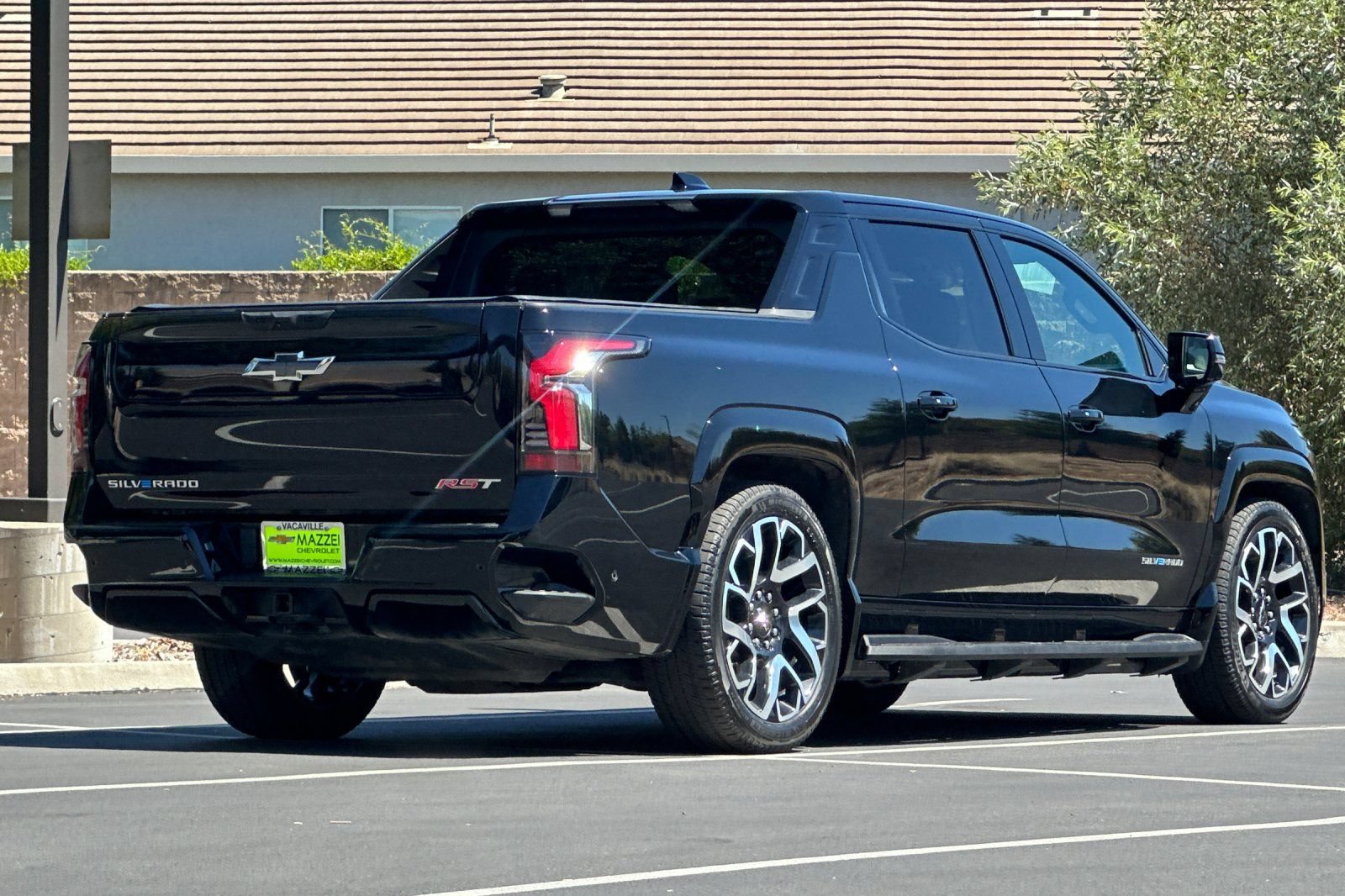 Used 2025 Chevrolet Silverado EV RST AWD/4WD image 11