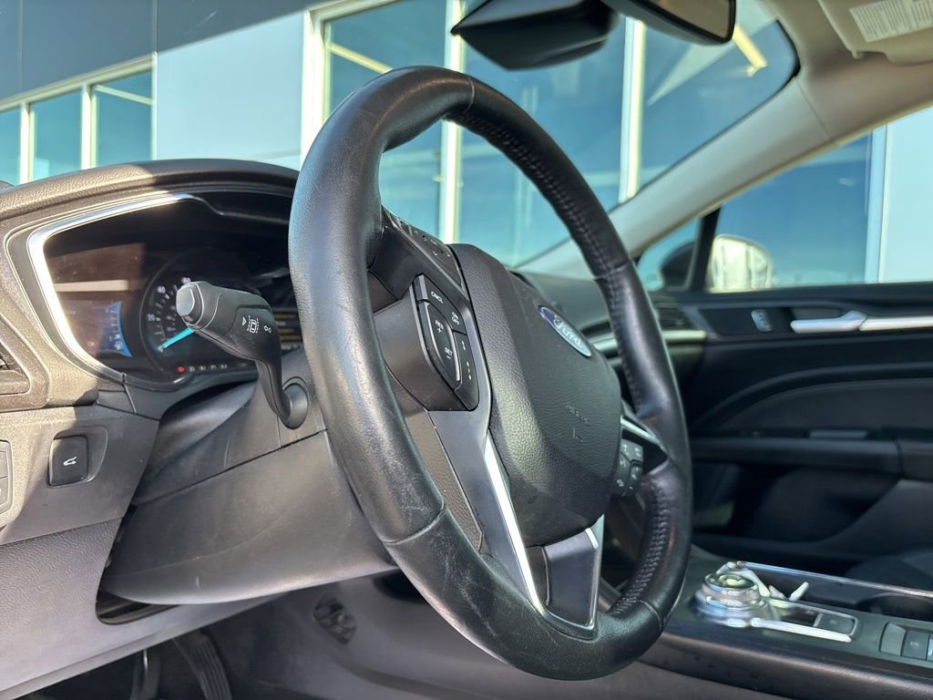 Used 2020 Ford Fusion Titanium FWD image 7