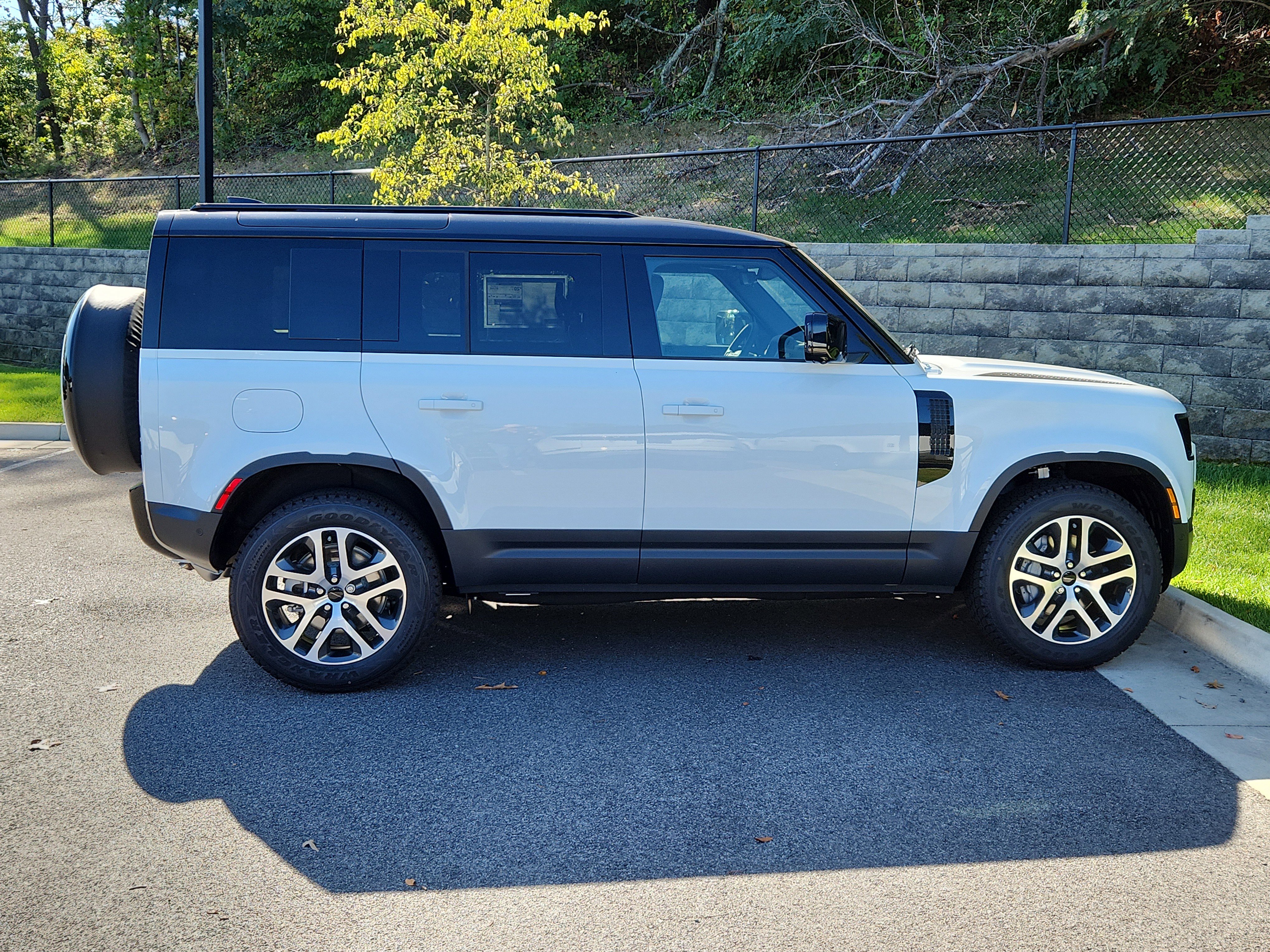 Used 2026 Land Rover Defender 110 S image 10