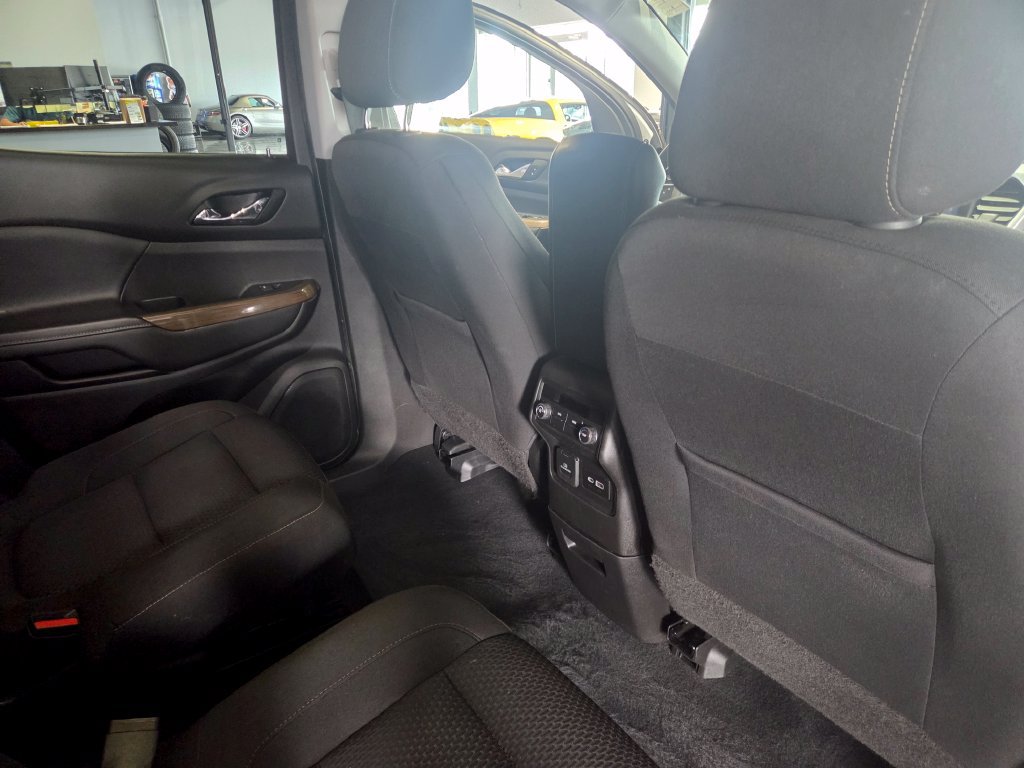 Used 2023 GMC Acadia SLE w/ Driver Convenience Package FWD image 16