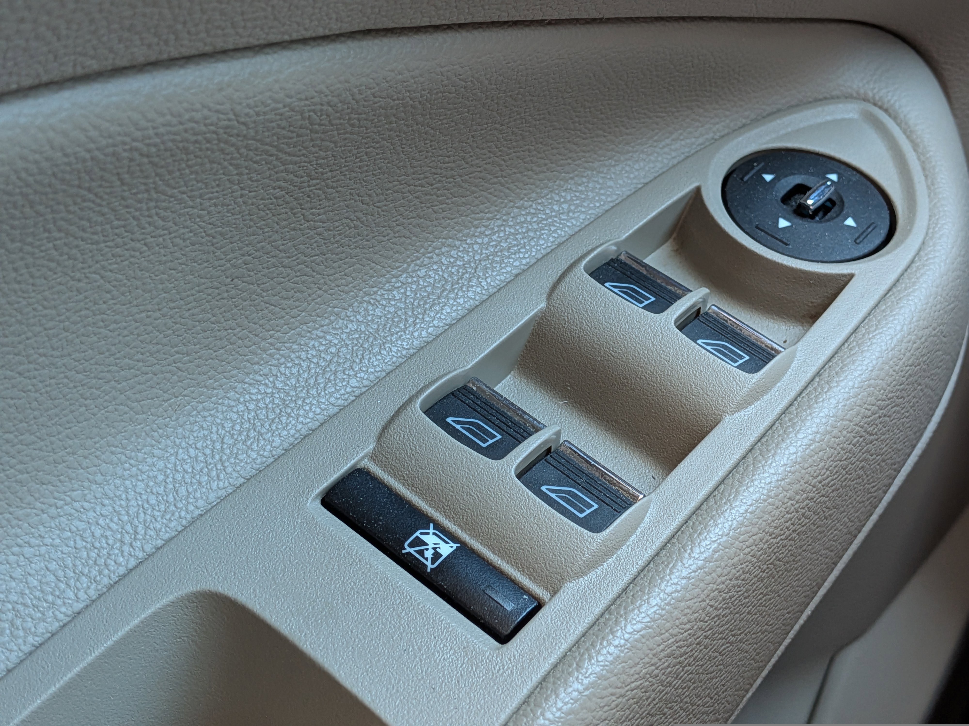 Used 2015 Ford Escape Titanium w/ Equipment Group 301A image 23