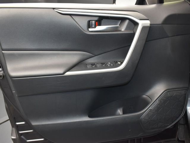 Used 2020 Toyota RAV4 XLE image 17