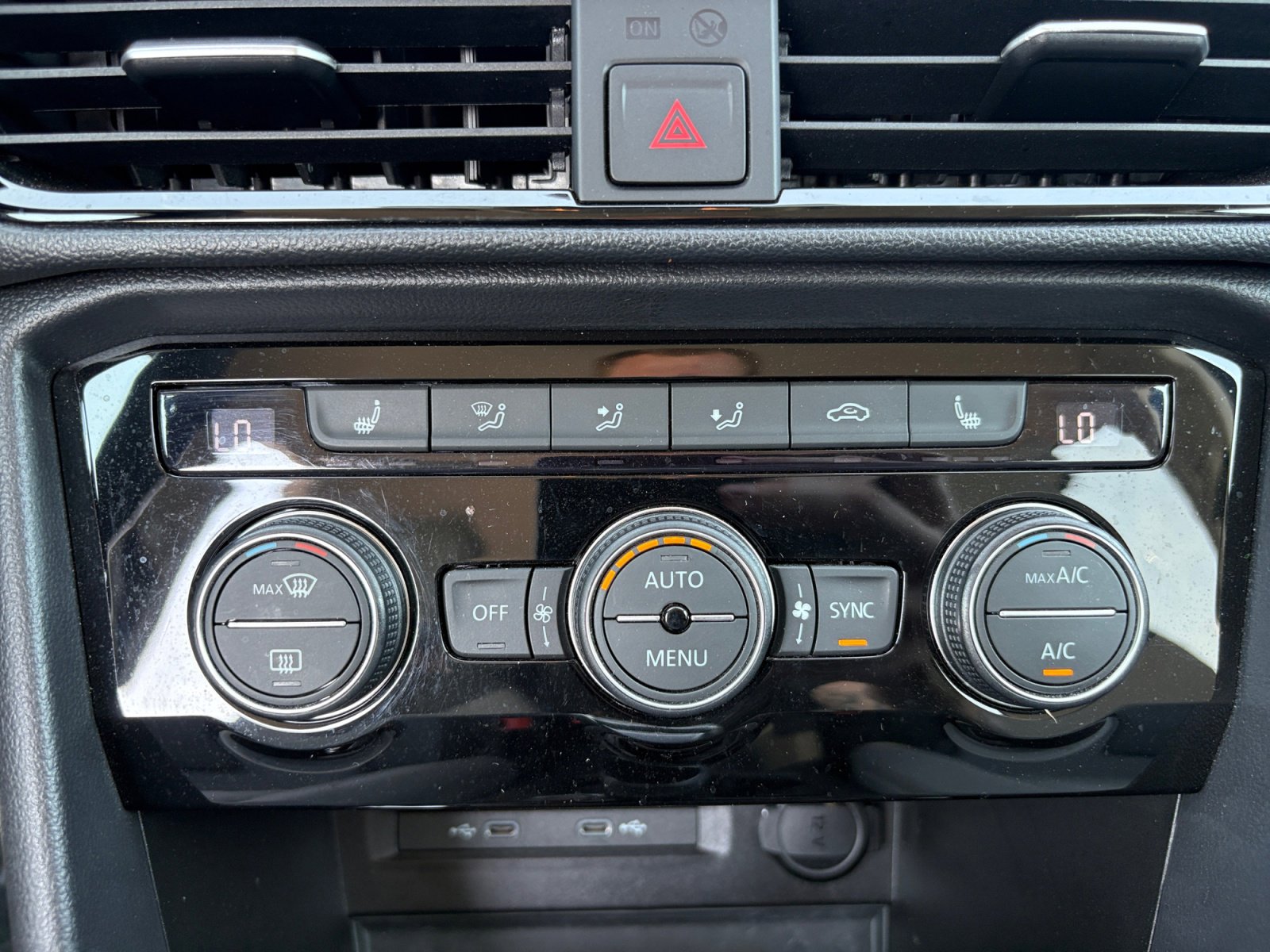 Used 2024 Volkswagen Taos SE image 6