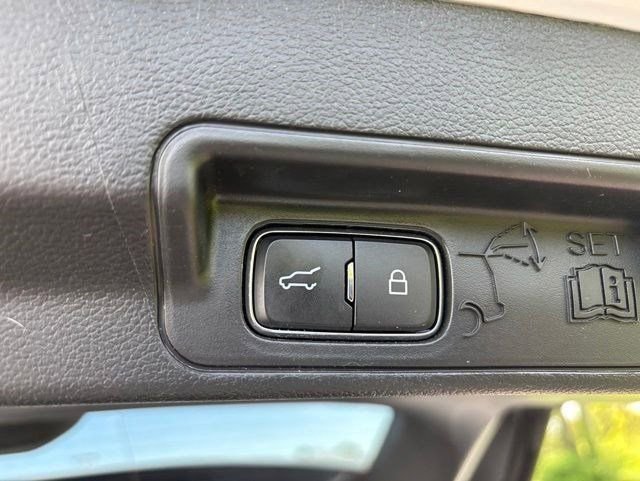 Used 2022 Ford Explorer XLT AWD/4WD image 36