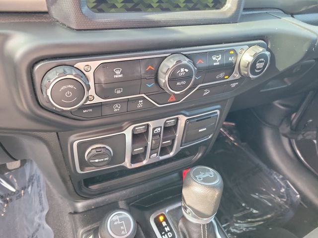Used 2018 Jeep Wrangler Unlimited Sahara AWD/4WD image 19
