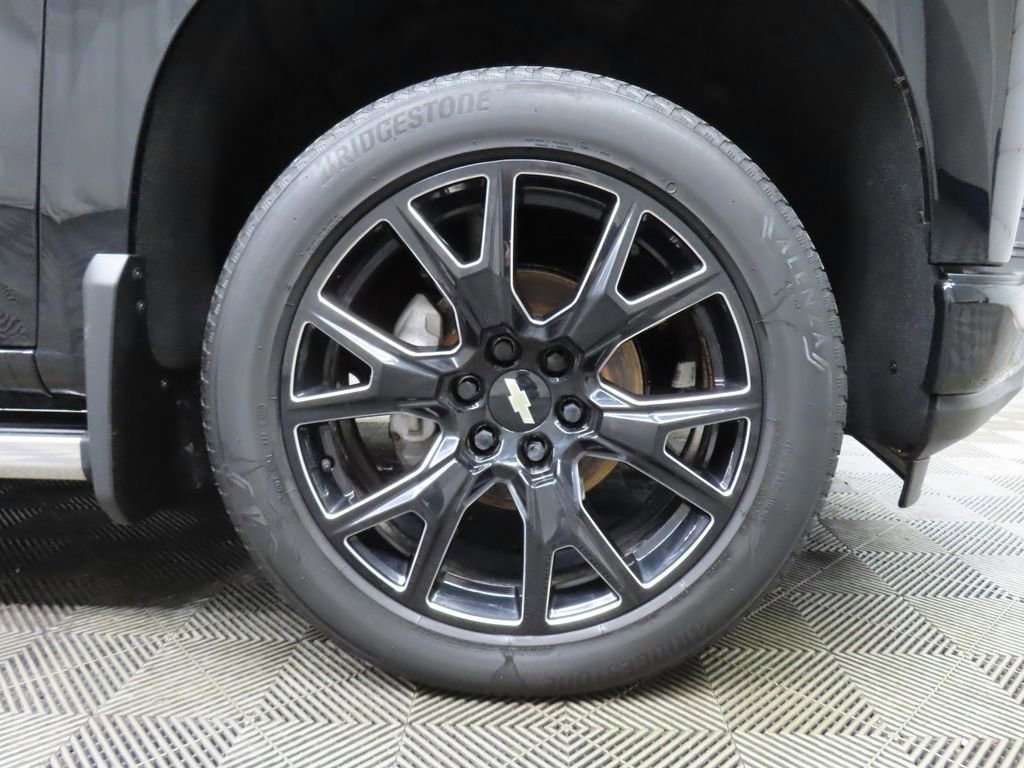 Used 2022 Chevrolet Silverado 1500 High Country w/ Technology Package image 8