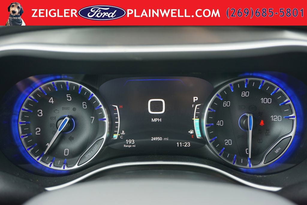 Used 2025 Chrysler Pacifica Select FWD image 30